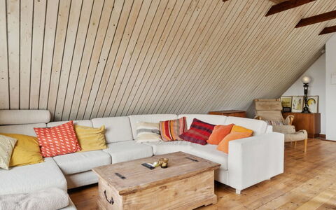 Mirija - 350M from the Sea: Hout, Huis, Veranda, Dek, Hardwood, Dak, Beits, Houten Vloer, Eco Hotel