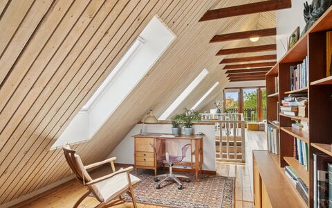 Mirija - 350M from the Sea: Hout, Huis, Veranda, Dek, Hardwood, Dak, Beits, Houten Vloer, Eco Hotel