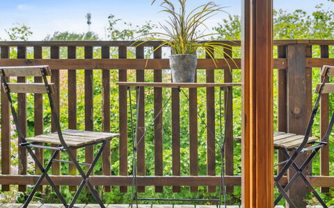 Mirija - 350M from the Sea: Hout, Huis, Veranda, Dek, Hardwood, Dak, Beits, Houten Vloer, Eco Hotel