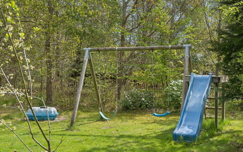 Aiko - 1.8Km from the Sea: Speeltoestel, Dia Van De Speelplaats, Chute, Tuin, Speelplaats, Schaduw, Gazon, Bos, Backyard, Landscaping