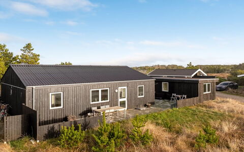 Ovine - 900M from the Sea: Verblijf, Backyard, Werf, Garden Gebouwen, Schuur, Siding, Buitenmeubels, Blokhut, Outdoor Structuur, Keet