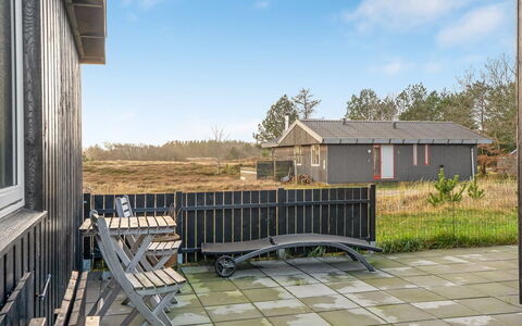 Ovine - 900M from the Sea: Verblijf, Backyard, Werf, Garden Gebouwen, Schuur, Siding, Buitenmeubels, Blokhut, Outdoor Structuur, Keet