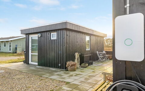 Ovine - 900M from the Sea: Verblijf, Backyard, Werf, Garden Gebouwen, Schuur, Siding, Buitenmeubels, Blokhut, Outdoor Structuur, Keet