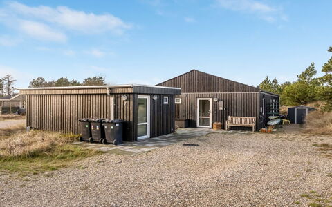 Ovine - 900M from the Sea: Verblijf, Backyard, Werf, Garden Gebouwen, Schuur, Siding, Buitenmeubels, Blokhut, Outdoor Structuur, Keet
