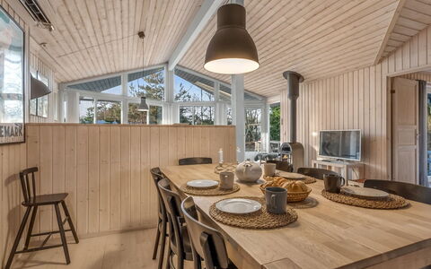Åse - 1.3Km from the Sea: Meubilair, Hout, Interieur Ontwerp, Flooring, Verdieping, Stoel, Kamer, Plafond, Woonkamer, Appartement