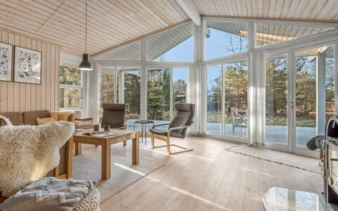 Åse - 1.3Km from the Sea: Meubilair, Hout, Interieur Ontwerp, Flooring, Verdieping, Stoel, Kamer, Plafond, Woonkamer, Appartement