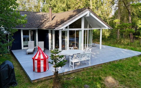 Åse - 1.3Km from the Sea: Meubilair, Hout, Interieur Ontwerp, Flooring, Verdieping, Stoel, Kamer, Plafond, Woonkamer, Appartement