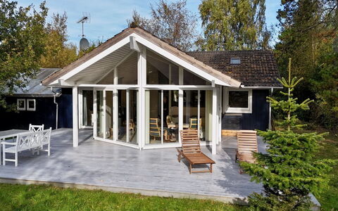 Åse - 1.3Km from the Sea: Meubilair, Hout, Interieur Ontwerp, Flooring, Verdieping, Stoel, Kamer, Plafond, Woonkamer, Appartement