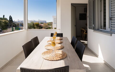 La Casa di Connie: Meubilair, Flooring, Interieur Ontwerp, Hout, Verdieping, Stoel, Tafel, Keuken En Eettafel, Plafond, Huis