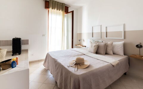 Villa Vitalis: Meubilair, Interieur Ontwerp, Muur, Slaapkamer, Bed, Hout, Flooring, Verdieping, Textiel, Kamer