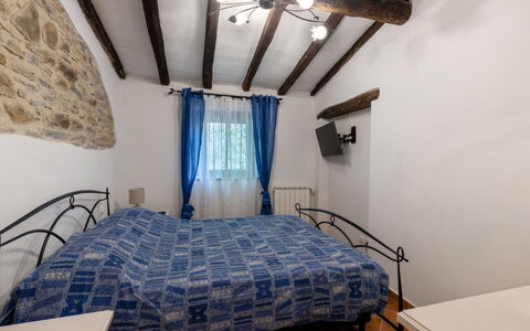 L'Oasi del Poggio: Muur, Slaapkamer, Bed, Meubilair, Linens, Bedding, Laken, Interieur Ontwerp, Huis, Bed Frame