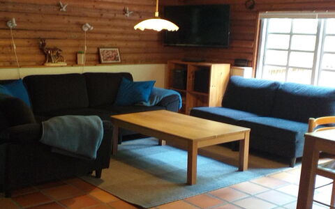 Kerrin: Meubilair, Buitenmeubels, Tableware, Tafel, Drinkware, Stoel, Buitentafel, Voedsel, Fles