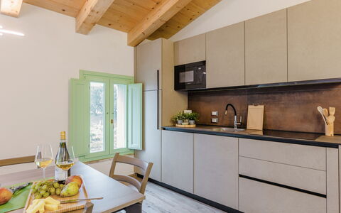 Zena Suite: Keuken, Countertop, Interieur Ontwerp, Meubilair, Flooring, Hout, Toestel Van De Keuken, Cabinetry, Huis, Major Appliance
