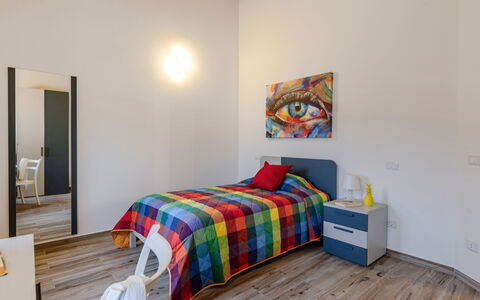 Zena Suite: Interieur Ontwerp, Verdieping, Flooring, Meubilair, Slaapkamer, Muur, Bed, Hout, Plafond, Kamer