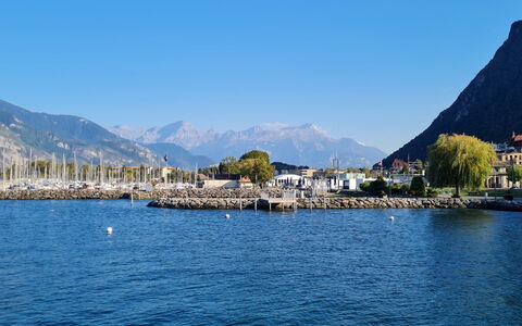 Les Perles du Lac: Water, Bergachtig Landvormen, Zwemwater, Berg, Heuvel, Bergketen, Boot, Kust En Oceanic Landvormen, Kust, Meer