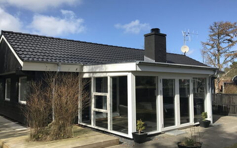 Juditha - 750M from the Sea: Dak, Huis, Huis, Deur, Woongebied, Verblijf, Siding, Landgoed, Werf, Veranda
