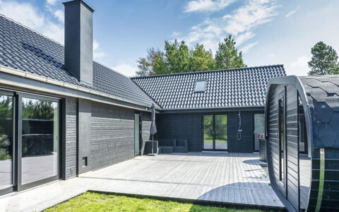 Locan - 1.2Km from the Sea: Landscaping, Werf, Garden Gebouwen, Siding, Outdoor Structuur, Fiets, Aluminium, Backyard