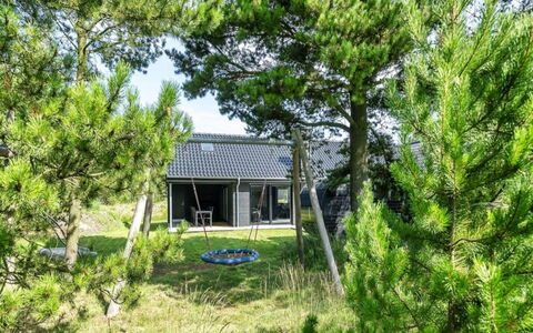 Locan - 1.2Km from the Sea: Verblijf, Tuin, Woody Plant, Gazon, Landscaping, Garden Gebouwen, Werf, Evergreen, Backyard