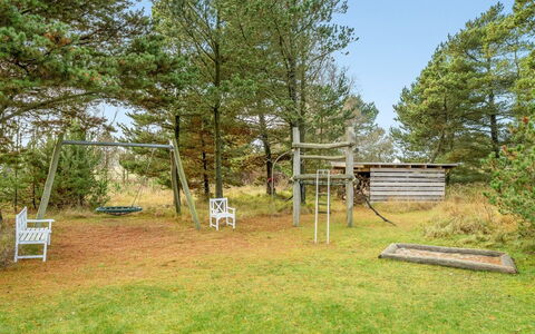 Locan - 1.2Km from the Sea: Meubilair, Buitenmeubels, Tableware, Tafel, Drinkware, Stoel, Buitentafel, Voedsel, Fles