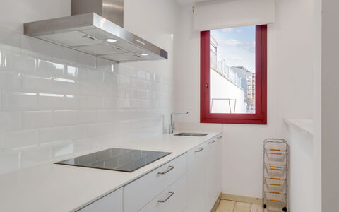 Bright & Artistic: Keuken, Flooring, Countertop, Interieur Ontwerp, Verdieping, Cabinetry, Plafond, Wastafel, Huis, Toestel Van De Keuken
