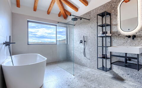 Maison Paradis: Hout, Meubilair, Flooring, Interieur Ontwerp, Verdieping, Plafond, Appartement, Kamer, Beits, Stoel