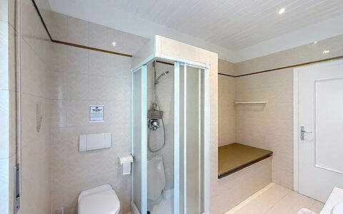 Ca dei Noni: Loodgieterswerkinrichting, Flooring, Verdieping, Interieur Ontwerp, Badkamer, Wastafel In De Badkamer, Kraan, Kamer, Loodgieter, Plafond