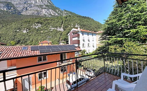 Ca dei Noni: Bergachtig Landvormen, Berg, Heuvel, Woongebied, Huis, Bergketen, Heuvel Station, Balkon, Appartement, Vallei