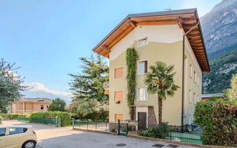 Ca dei Noni: Woongebied, Huis, Menselijke Nederzetting, Appartement, Balkon, Voorstad, Villa