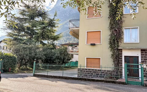 Ca dei Noni: Woongebied, Huis, Appartement, Voorstad, Balkon, Hek, Home Schermen, Oprit, Bergdorp