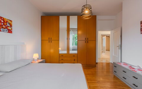 Ca dei Noni: Meubilair, Flooring, Interieur Ontwerp, Verdieping, Hout, Bed, Slaapkamer, Kamer, Cabinetry, Appartement
