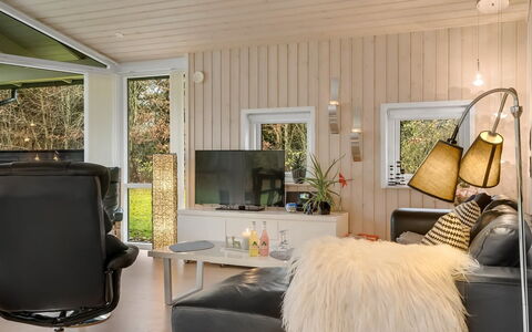 Hemfrith - 500M to the Fjord: Interieur Ontwerp, Hout, Meubilair, Woonkamer, Huis, Verlichting, Bankstel, Plafond, Flooring, Kamer