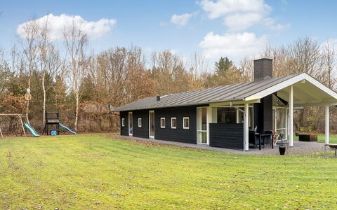 Hemfrith - 500M to the Fjord: Meubilair, Hout, Interieur Ontwerp, Flooring, Verdieping, Stoel, Kamer, Plafond, Woonkamer, Appartement