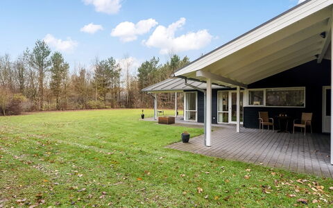 Hemfrith - 500M to the Fjord: Meubilair, Hout, Interieur Ontwerp, Flooring, Verdieping, Stoel, Kamer, Plafond, Woonkamer, Appartement