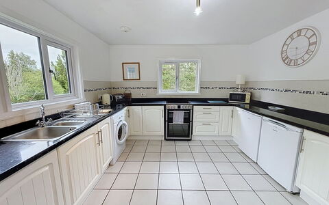 Greenaway: Keuken, Countertop, Toestel Van De Keuken, Major Appliance, Flooring, Interieur Ontwerp, Fornuis, Cabinetry, Verdieping, Huishoudapparatuur