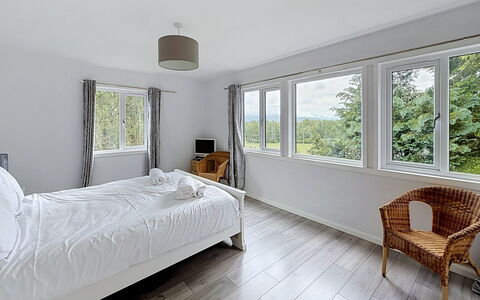 Greenaway: Bed, Meubilair, Slaapkamer, Interieur Ontwerp, Bedding, Laken, Verdieping, Flooring, Hout, Plafond