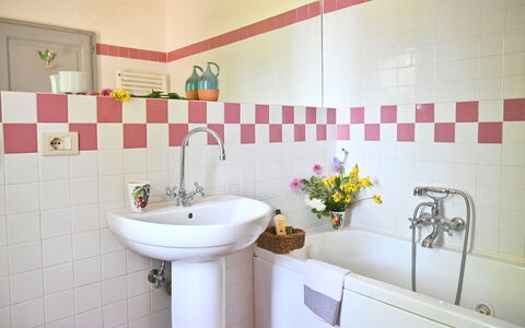 Casale Il Rondò, Private Pool, Città della Pieve: Loodgieterswerkinrichting, Badkamer, Wastafel In De Badkamer, Kraan, Interieur Ontwerp, Loodgieter, Wastafel, Flooring, Tegel, Verdieping