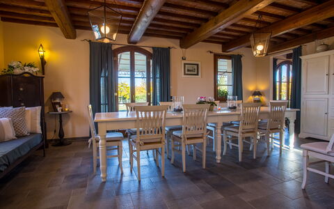 Villa Peccioli: Meubilair, Interieur Ontwerp, Flooring, Stoel, Tafel, Verdieping, Eetkamer, Hout, Keuken En Eettafel, Plafond