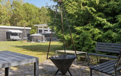 Haralde - 1.4Km from the Sea: Meubilair, Buitenmeubels, Tableware, Tafel, Drinkware, Stoel, Buitentafel, Voedsel, Fles