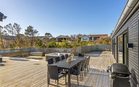 Gudrid - 400M from the Sea: Wit, Helling, Kaart