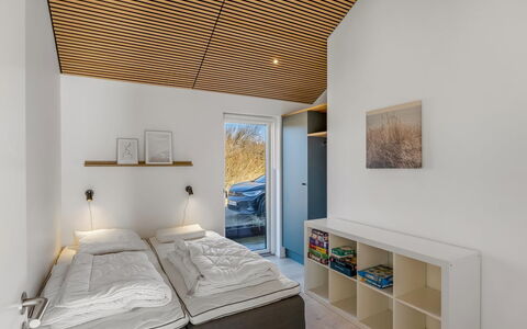 Gudrid - 400M from the Sea: Interieur Ontwerp, Plafond, Hout, Slaapkamer, Bed, Verdieping, Flooring, Kamer, Meubilair, Bedding