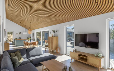 Gudrid - 400M from the Sea: Interieur Ontwerp, Hout, Plafond, Flooring, Meubilair, Verdieping, Houten Vloer, Bankstel, Woonkamer, Tafel