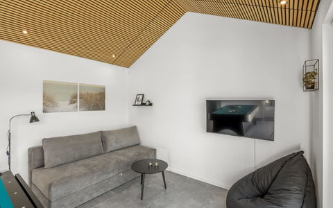 Gudrid - 400M from the Sea: Interieur Ontwerp, Flooring, Verdieping, Muur, Meubilair, Hout, Plafond, Kamer, Verlichting, Woonkamer