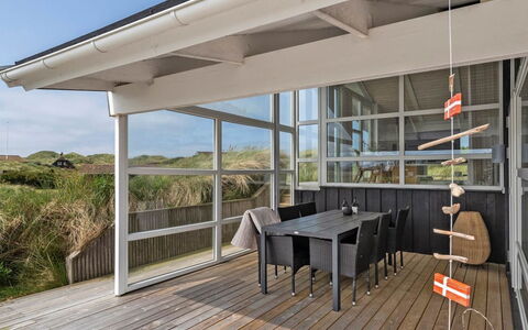 Osfrid - 175M from the Sea: Hout, Meubilair, Appartement, Kamer, Plafond, Beits, Stoel, Hardwood, Vernis, Timmerhout