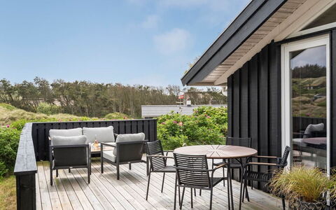 Osfrid - 175M from the Sea: Hout, Meubilair, Appartement, Kamer, Plafond, Beits, Stoel, Hardwood, Vernis, Timmerhout