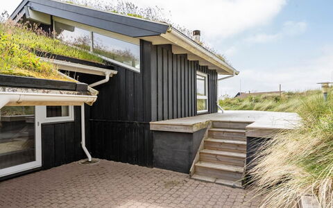 Osfrid - 175M from the Sea: Hout, Meubilair, Appartement, Kamer, Plafond, Beits, Stoel, Hardwood, Vernis, Timmerhout