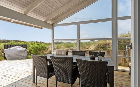 Osfrid - 175M from the Sea: Hout, Meubilair, Appartement, Kamer, Plafond, Beits, Stoel, Hardwood, Vernis, Timmerhout
