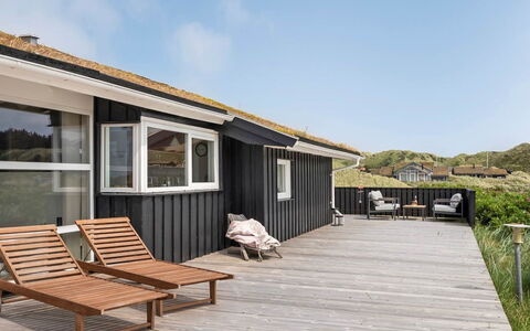 Osfrid - 175M from the Sea: Hout, Meubilair, Appartement, Kamer, Plafond, Beits, Stoel, Hardwood, Vernis, Timmerhout