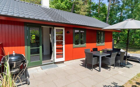 Wale - 100M from the Sea: Hout, Meubilair, Appartement, Kamer, Plafond, Beits, Stoel, Hardwood, Vernis, Timmerhout