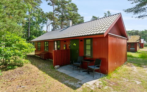 Wale - 100M from the Sea: Hout, Meubilair, Appartement, Kamer, Plafond, Beits, Stoel, Hardwood, Vernis, Timmerhout