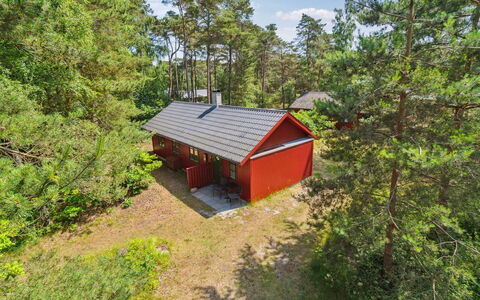 Wale - 100M from the Sea: Hout, Meubilair, Appartement, Kamer, Plafond, Beits, Stoel, Hardwood, Vernis, Timmerhout